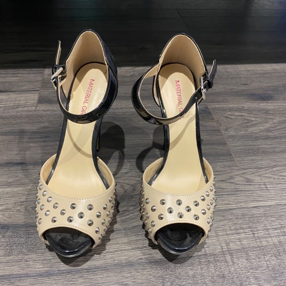 Size 6 Heels - Picture 2 of 4